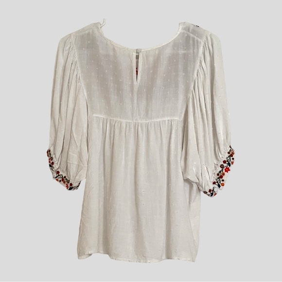 Solitaire Anthropologie Embroidered Flower Detailed White Peasant Top Size Small - Picture 2 of 5